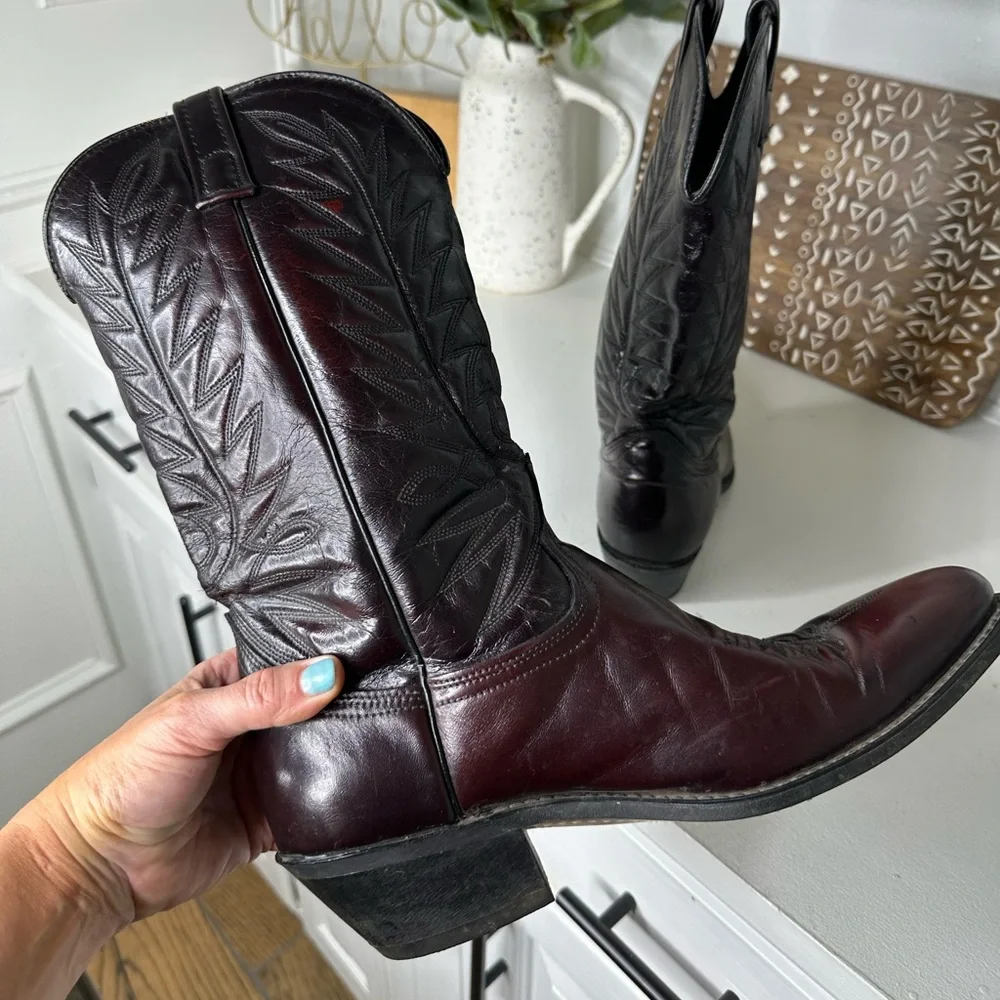 **SOLD** Vintage ACME Classic Black Blood Red Western Embroidered Cowboy Boots - Picture 6 of 8